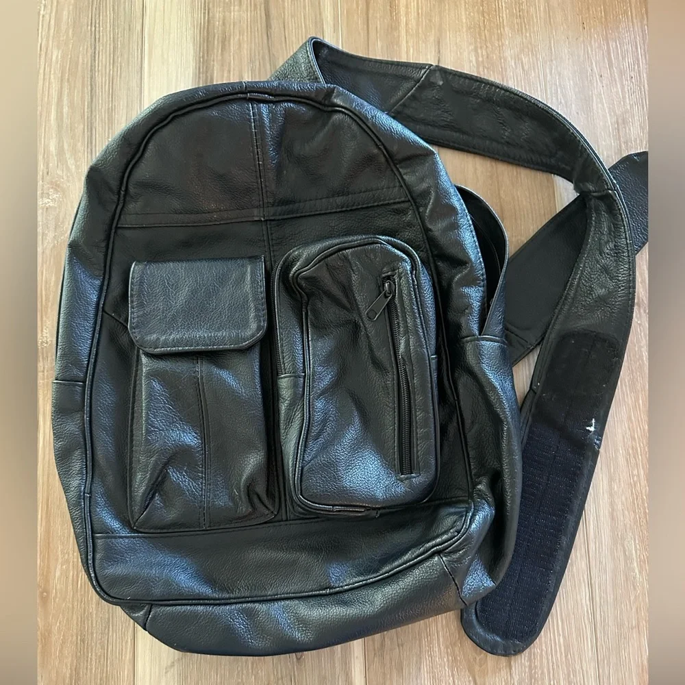 Sling pack Leather. Made in Mexico